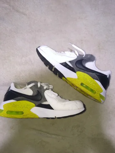 Tênis Nike Air Max Excee Branco e Verde, Tamanho 41