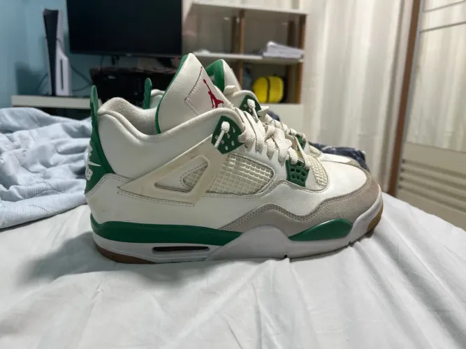 AIR JORDAN 4 PINE GREEN