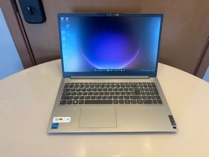 Notebook Lenovo Core i3 13ª geração - novo 2 meses de uso 10 meses garantia de fábrica 