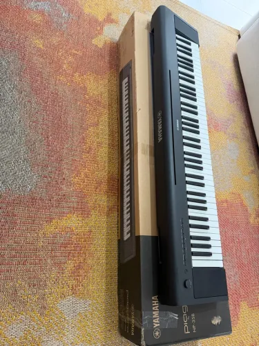 Yamaha Piaggero NP-35B 76 Teclas | Piano Digital | Com Caixa
