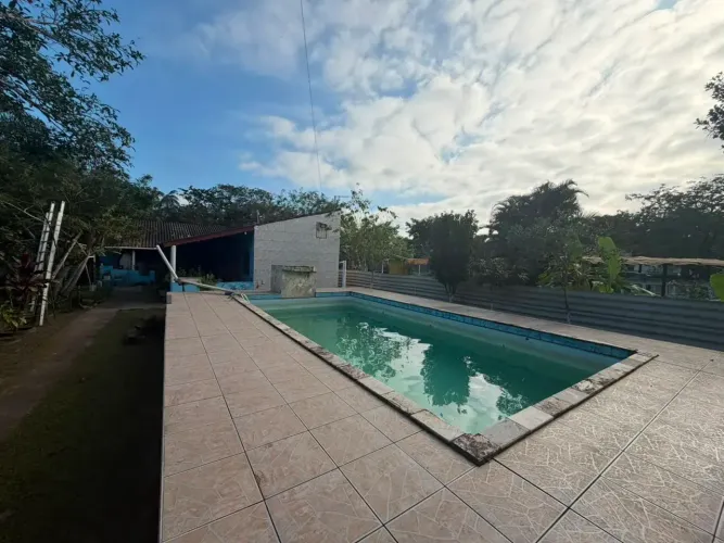 Chácara com piscina para venda com 4 quartos em Indaiá - Itanhaém - SP
