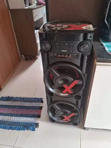 Vendo uma caixa de som