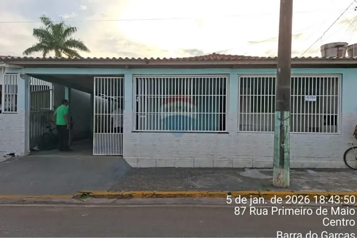 Casa dos Sonhos: 11 Quartos, Vaga 3 Carros, Quintal