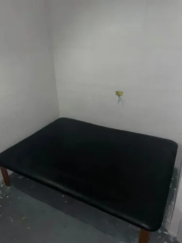 Tablado/divã para fisioterapia também conhecido como mesa de Bobath