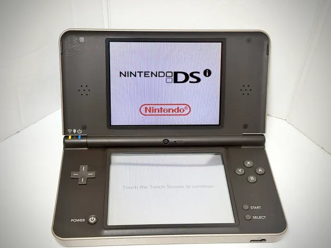 Nintendo DSi XL Marrom (Dark Brown) - Desbloqueado + Cartão SD 32GB + AceKard 2i Original!