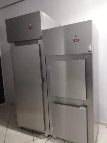 Geladeira ou Freezer industrial com porta cega ou vidro, aço inox, direto da fábrica.