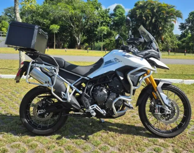 Triumph Tiger 900 - baixo km, sem detalhes