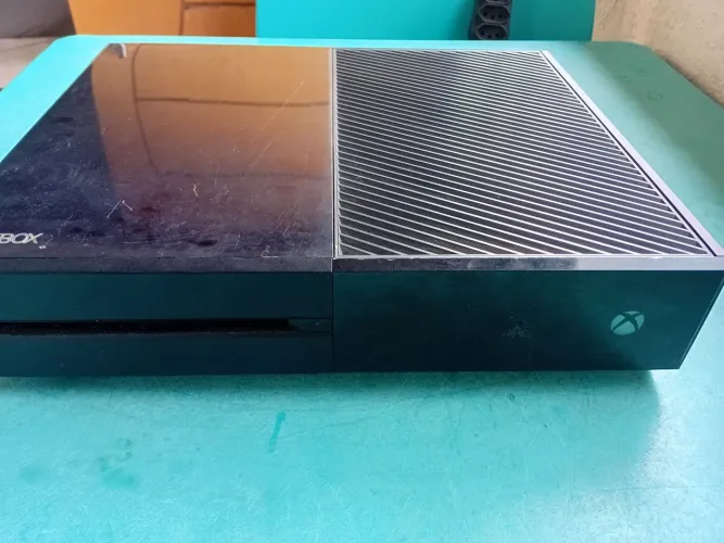 Xbox one fat com defeito.