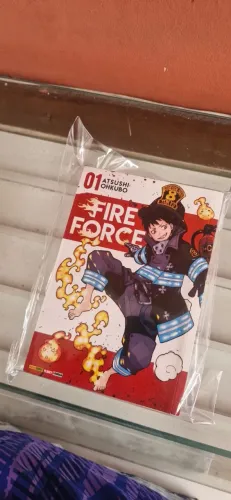 MANGÁ DE "FIRE FORCE" BEM CONSERVADO