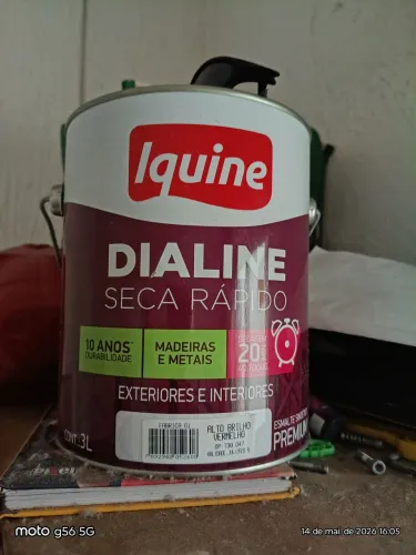 Vende se galão de tinta diale secagem rápida na cor vermelha 