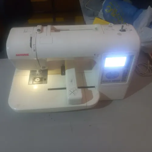 Maquina de bordar computadorizado