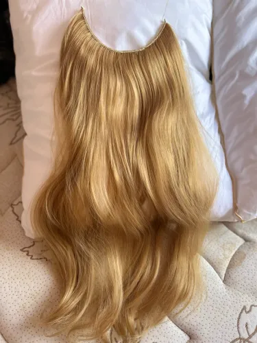 Aplique de cabelo loiro dourado