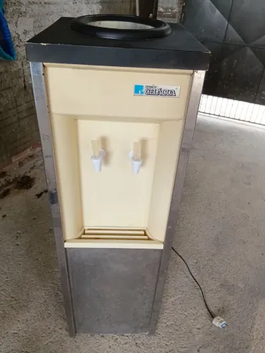 Gelaagua esmalte