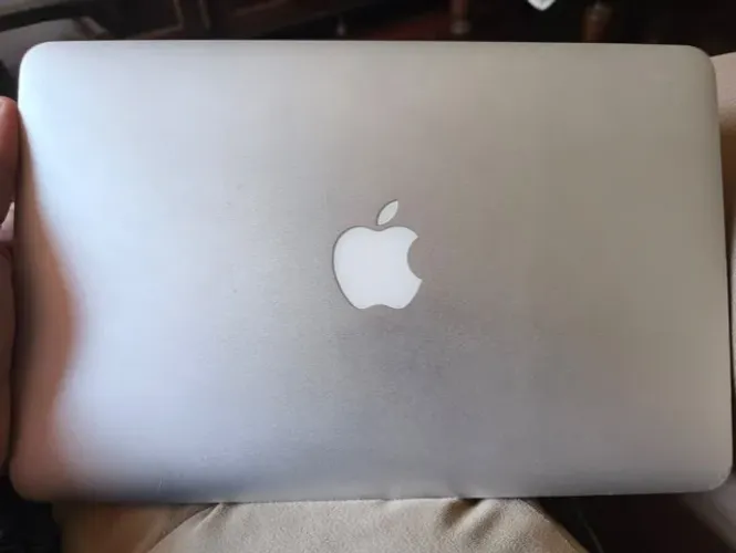 MacBook Air (11-inch, Early 2014) i5 4GB RAM