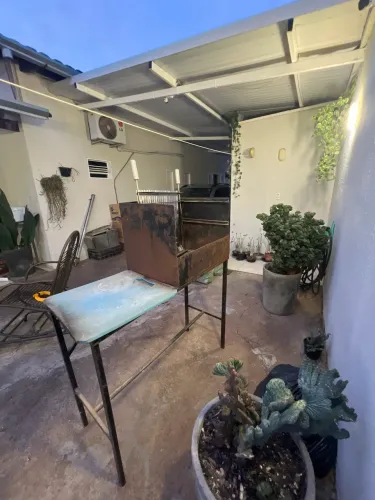 Vende-se churrasqueira grande