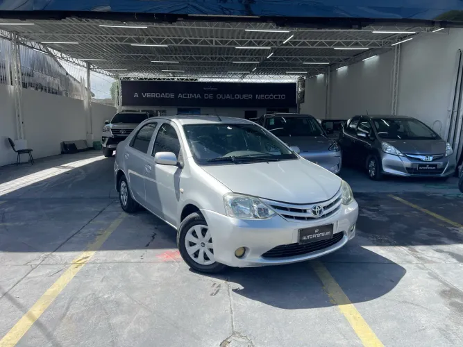 Toyota Etios X Sedan 1.5 Flex 16V 4P Mec. 2013