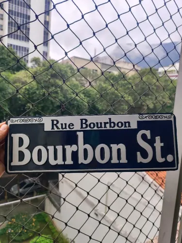 Placa Decorativa BOURBON ST comprada em Nova Orleans !