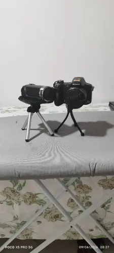Máquina fotográfica+Câmera da marca Sony com pequenas avarias.