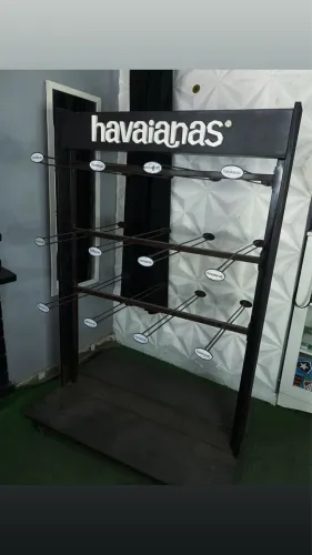Vendo expositor de chinelos 
