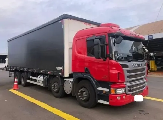 Scania P310 8x2 ano 2013 bau sider