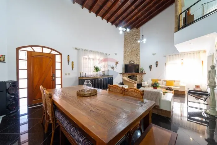 Casa para Locação com 4 suítes, piscina e espaço para eventos - Louveira/SP
