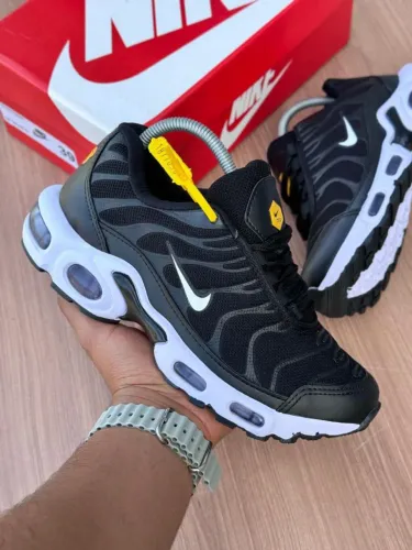 Tênis Nike Air Max Plus (TN) Black & White | Design Agressivo