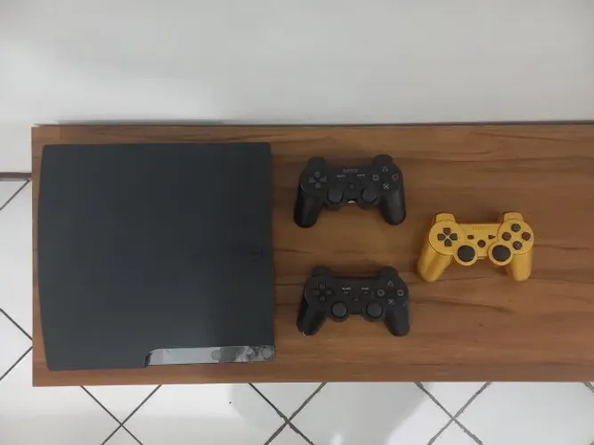 PlayStation 3 SLIM 149GB + 3 CONTROLES + JOGOS