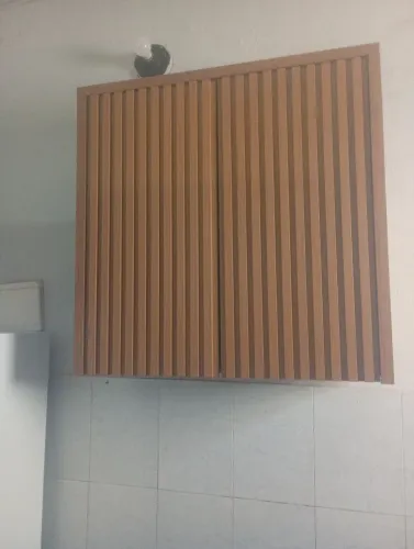 Armário ripado 2 portas de cozinha usado faz 5 dias comprado .
