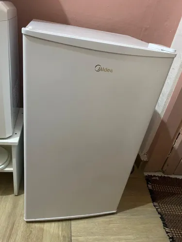 Frigobar Midea 93 litros 