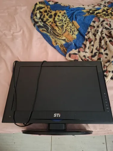 Vendo tela STI 18.5