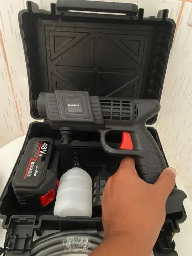 KIT LAVADORA DE ALTA PRESSÃO COM MALETA + BATERIA RECARREGÁVEL