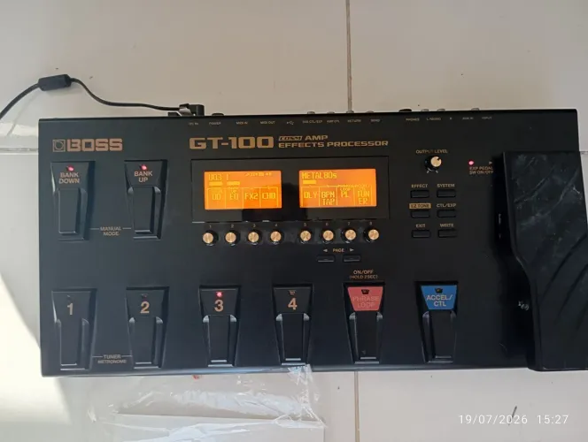 Boss GT100 guitar multieffects pedaleira de guitarra (SOMENTE VENDA)