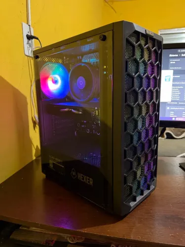PC GAMER XEON 2673V3/ 32GB RAM/ RX 580 8GB/ SSD 120 HD 500/ WINDOWS 11 PACOTE OFFICE