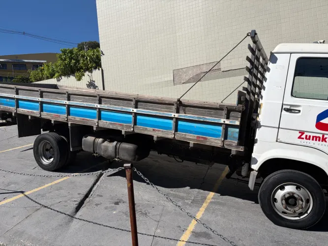 CAMINHÃO VOLKSWAGEN 8-150 - CARROCERIA DE MADEIRA - PRONTO PARA TRABALHO
