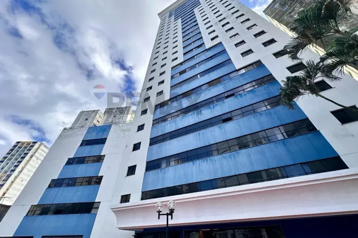 Apartamento para locação com 97 m², 3 dormitórios sendo 1 suíte, 2 vagas de garagem - R$ 6