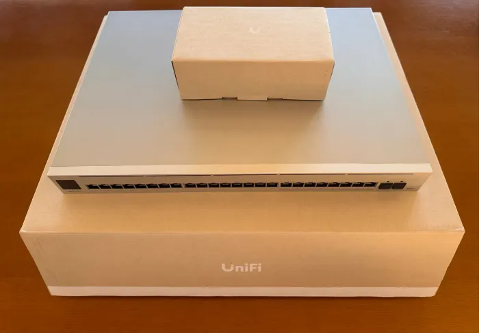 Switch Gerenciável Ubiquiti UniFi USW-PRO-MAX-24- 24 portas Multi-Gigabit + 10G SFP+