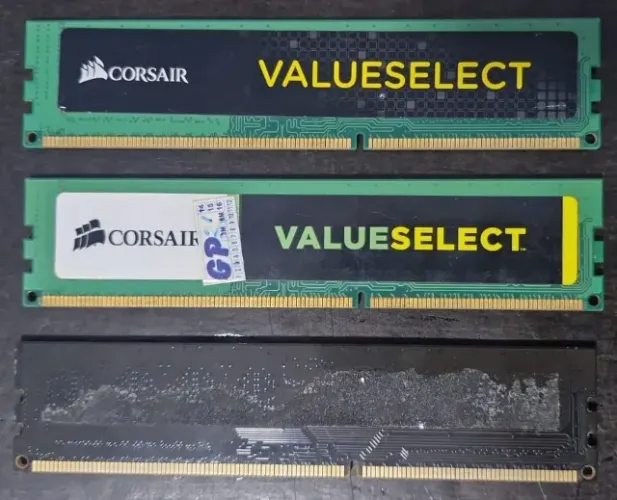 Memória RAM DDR3 4GB - Corsair + Genérica (12GB total)