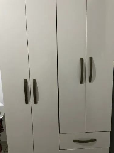 Guarda roupa 4 portas e 2 gavetas