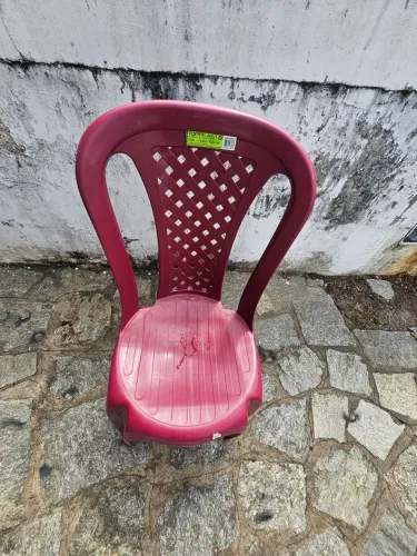 Cadeira de plastico fixa