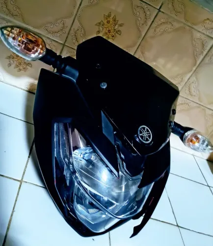 Farol Similar Fz25