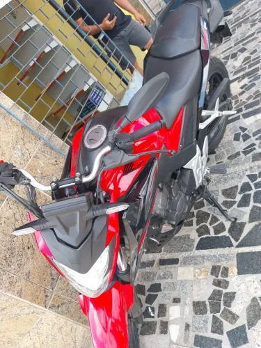 Vendo cb 300 2023