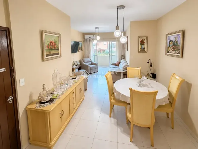 Imóvel para venda possui 87 metros quadrados com 3 quartos em Balneário - Florianópolis -