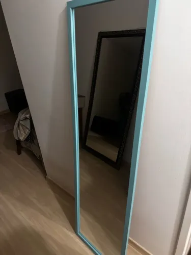 ESPELHO DE CORPO INTEIRO COM MOLDURA AZUL-TURQUESA