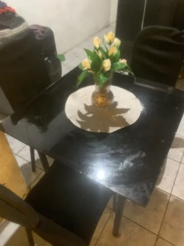 Mesa com 4 cadeiras