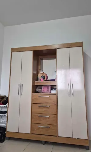 Guarda-roupa 6 portas com gavetas 