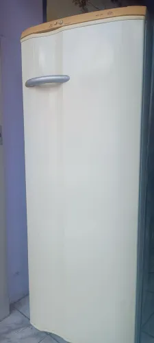 Geladeira ELECTROLUX funcionando e gelando completa e original entrego