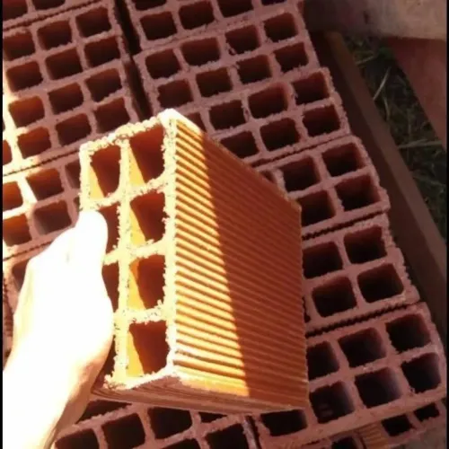 Tijolos de 8 furos direto da fábrica pra sua obra 
