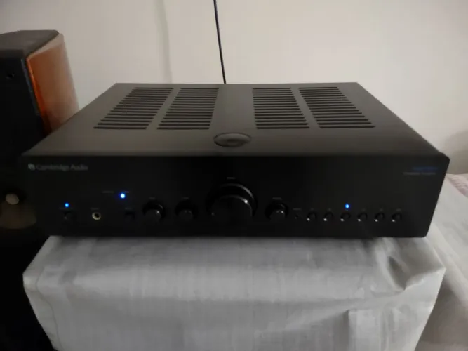 Amplificador Cambridge 651A