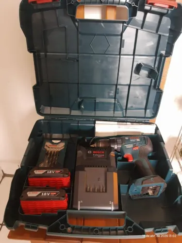 Furadeira e parafusadeira Bosch 