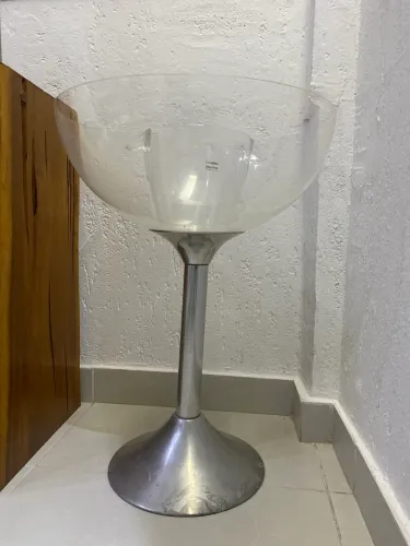 Champanheira transparente de pé - acompanha outra menor 